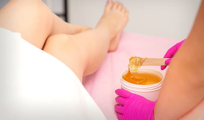 Descubre la depilación con cera caliente de los tratamientos de belleza del centro de estética mari nati