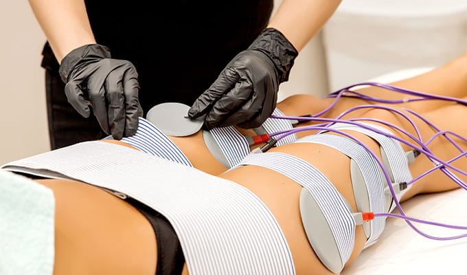 Descubre la electroestimulación de los tratamientos corporales del centro de estética mari nati